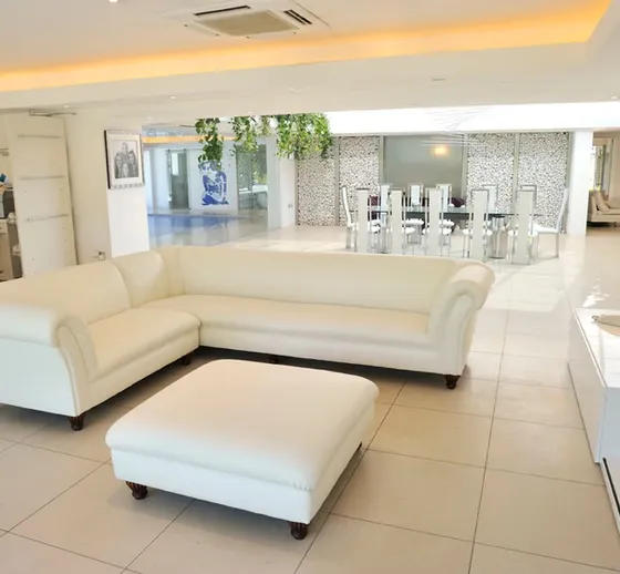 Elizabeth Ottoman - Image 6